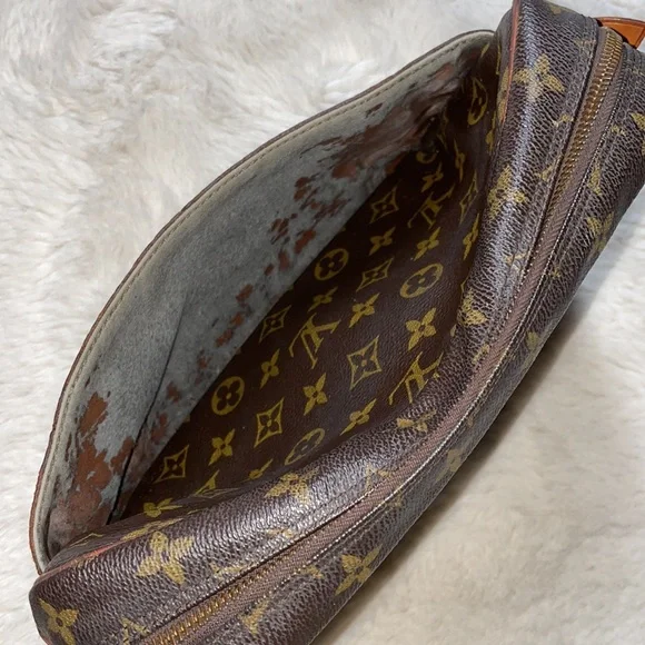 Louis VuittonVintage Monogram Compiegne 28 Clutch Toiletry Bag
